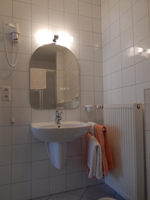 Hotel Zum Burghof Schoenberg Habitación foto