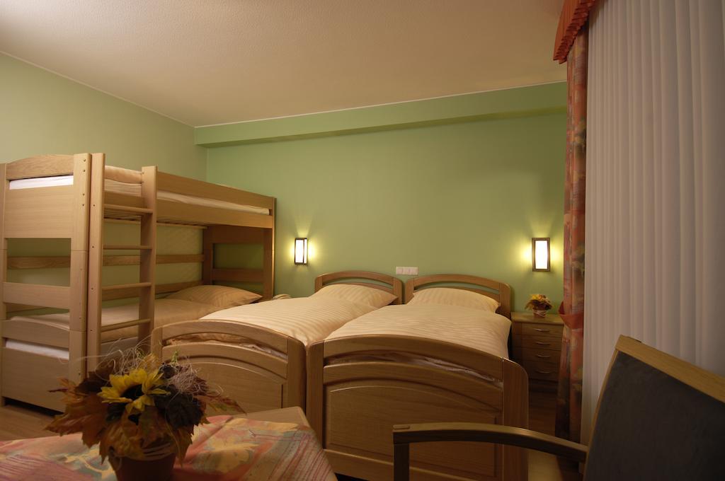 Hotel Zum Burghof Schoenberg Habitación foto